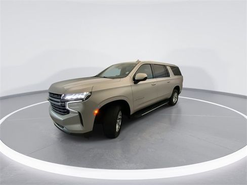 Used 2023 Chevrolet Suburban LT image 8