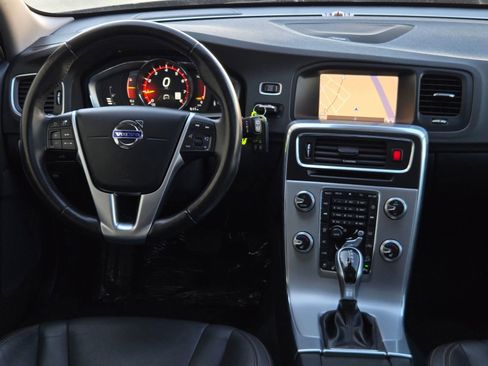 Used 2017 Volvo V60 T5 Cross Country Platinum w/ Climate Package image 25