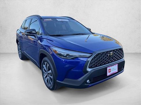 Certified 2025 Toyota Corolla Cross XLE image 3