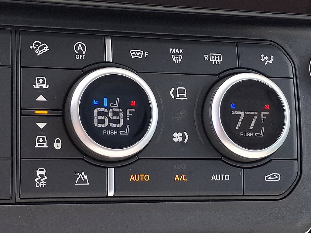 New 2026 Land Rover Defender 110 X-Dynamic SE AWD/4WD image 14
