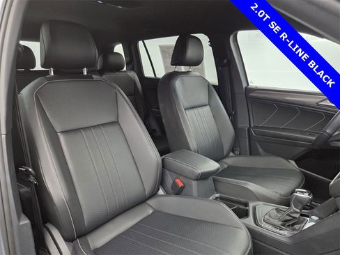 Used 2022 Volkswagen Tiguan SE R-Line image 14