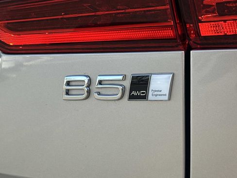 Certified 2023 Volvo XC60 B5 Plus w/ Climate Package image 28