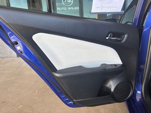 Used 2016 Toyota Prius Four image 21