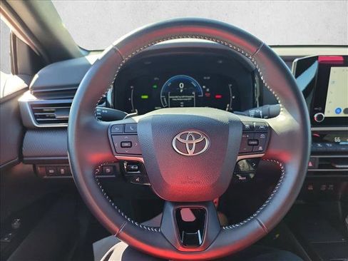 Used 2025 Toyota Camry SE image 19