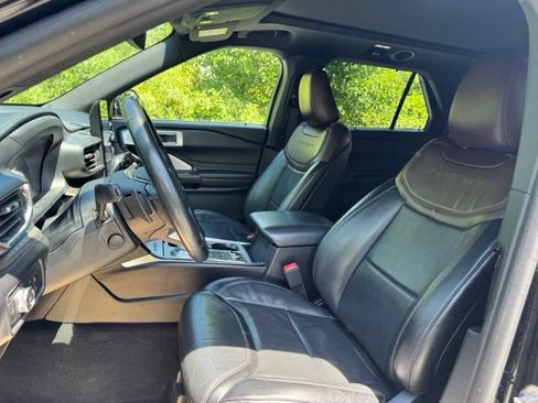 Used 2020 Ford Explorer Platinum w/ Premium Technology Package AWD/4WD image 10