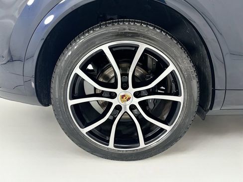 Used 2022 Porsche Cayenne image 32