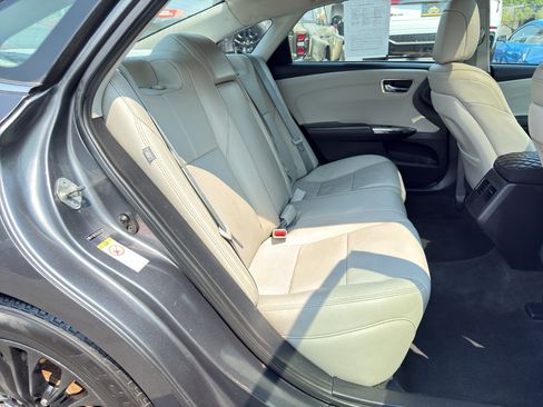 Used 2018 Toyota Avalon Touring FWD image 17