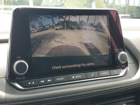 Certified 2025 Nissan Rogue SV FWD image 24