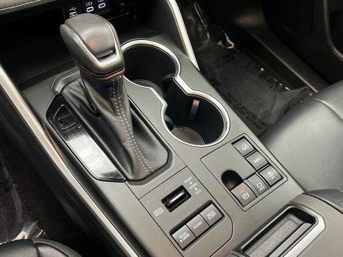 Used 2023 Toyota Highlander XLE image 16