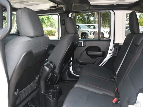 Used 2024 Jeep Wrangler Unlimited Rubicon AWD/4WD image 14