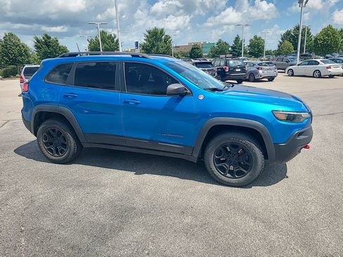 Used 2020 Jeep Cherokee Trailhawk w/ Cold Weather Group AWD/4WD image 7