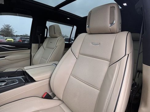 Used 2022 Cadillac Escalade ESV Premium Luxury image 2