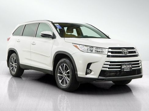 Used 2019 Toyota Highlander XLE AWD/4WD image 7