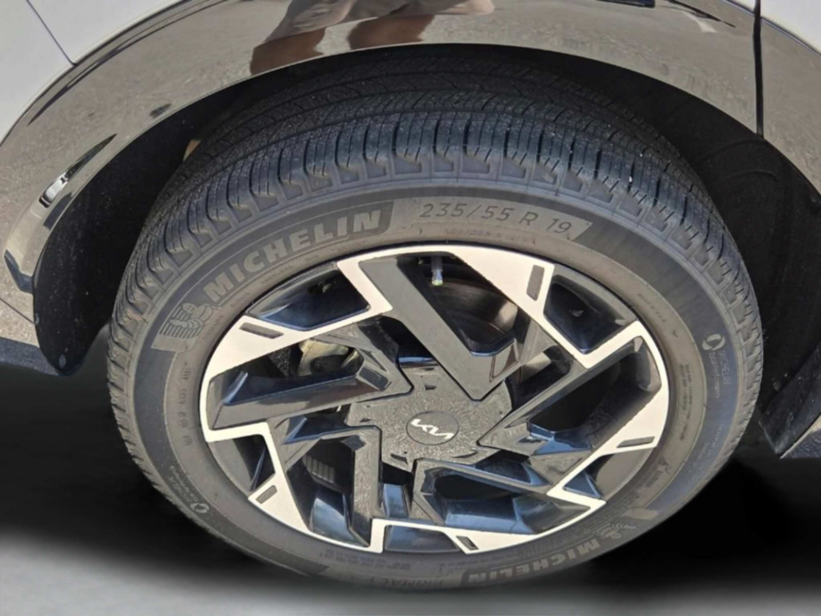 Certified 2025 Kia Sportage SX AWD/4WD image 18