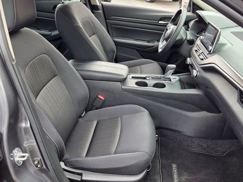 Used 2025 Nissan Altima 2.5 SV image 15