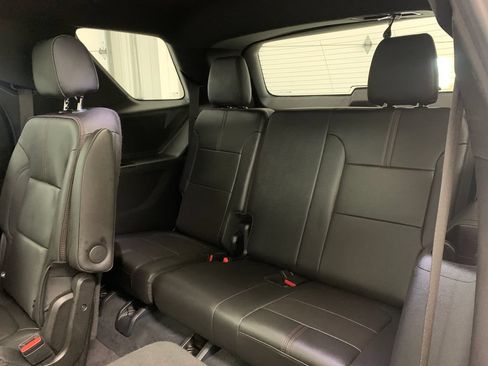 Used 2023 Chevrolet Traverse RS AWD/4WD image 21
