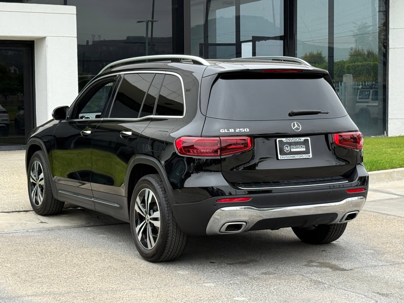 Used 2025 Mercedes-Benz GLB 250 image 11