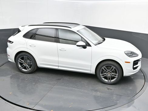 New 2025 Porsche Cayenne image 37