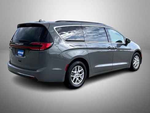 Used 2022 Chrysler Pacifica Touring-L FWD image 5