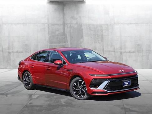 Used 2024 Hyundai Sonata SEL FWD image 2