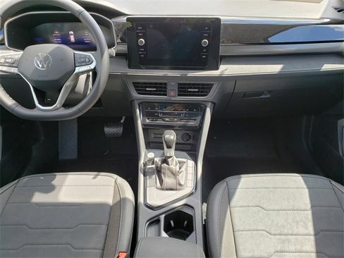 New 2025 Volkswagen Taos SE image 9