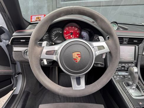 Certified 2015 Porsche 911 Cabriolet image 19