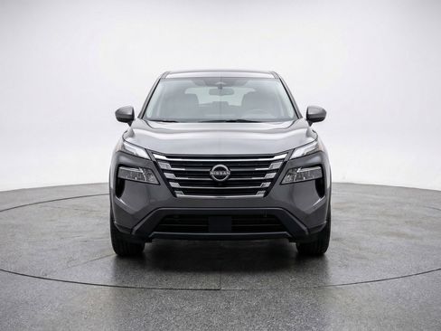 Used 2025 Nissan Rogue SV image 2