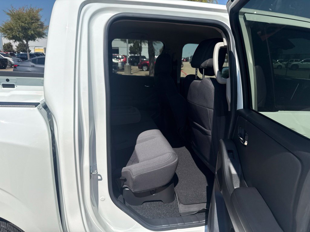 Used 2025 Nissan Frontier SV RWD image 16