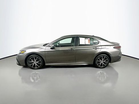 Used 2021 Toyota Camry SE image 5