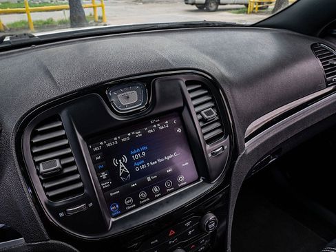 Used 2021 Chrysler 300 S RWD image 28