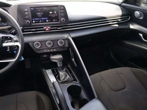 Used 2025 Hyundai Elantra SE FWD image 10
