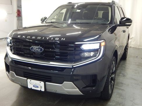 New 2025 Ford Expedition Platinum w/ Driver's Package image 9
