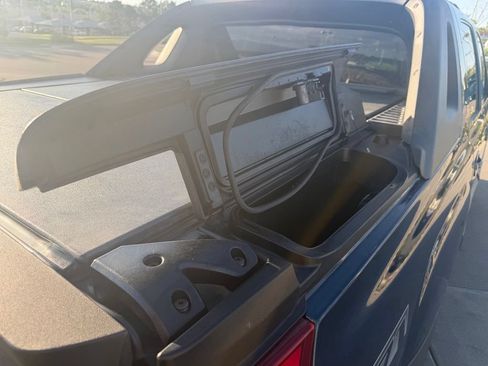 Used 2005 Chevrolet Avalanche Z71 w/ Sun And Sound Package AWD/4WD image 24