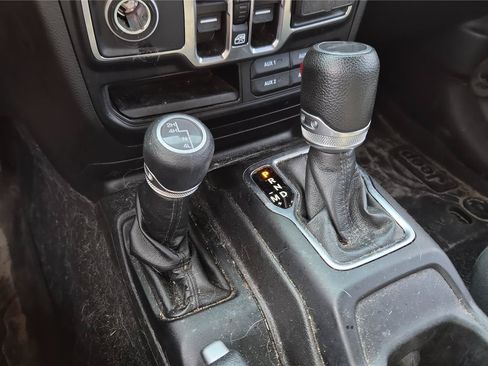 Used 2022 Jeep Gladiator Sport AWD/4WD image 21