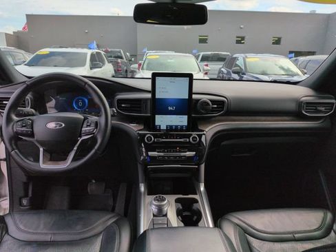 Certified 2023 Ford Explorer Platinum w/ Technology Package AWD/4WD image 29