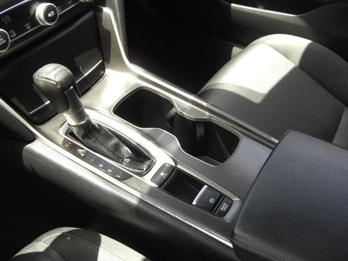 Used 2019 Honda Accord LX image 7