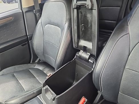 Used 2020 Ford Escape Titanium AWD/4WD image 29