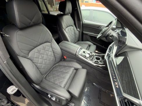 Used 2024 BMW X7 xDrive40i w/ Executive Package image 22