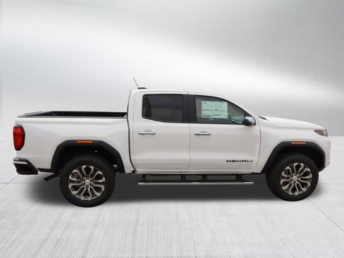 New 2026 GMC Canyon Denali w/ LPO, Black Badging Package AWD/4WD image 8
