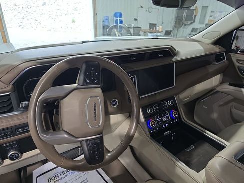 Used 2021 GMC Yukon Denali w/ Denali Premium Package image 10