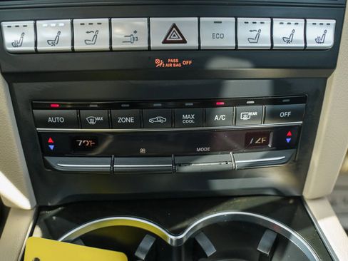 Used 2014 Mercedes-Benz E 550 Cabriolet image 35