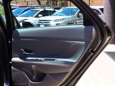 Used 2021 Hyundai Elantra SE FWD image 26