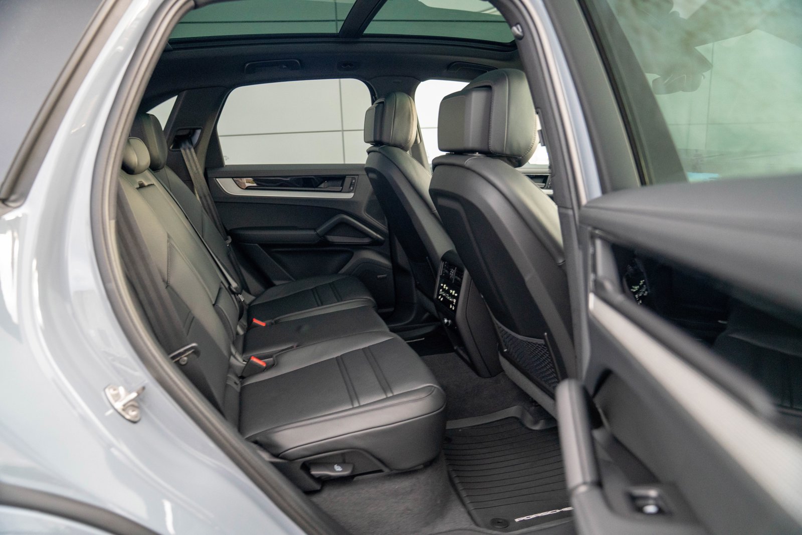 Certified 2026 Porsche Cayenne AWD/4WD image 23