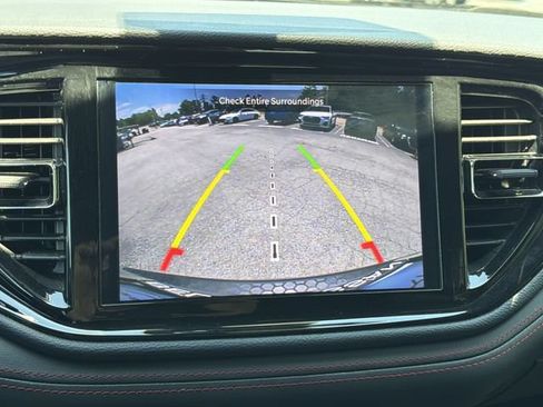 Used 2024 Dodge Durango GT RWD image 17