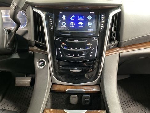 Used 2019 Cadillac Escalade Luxury image 25