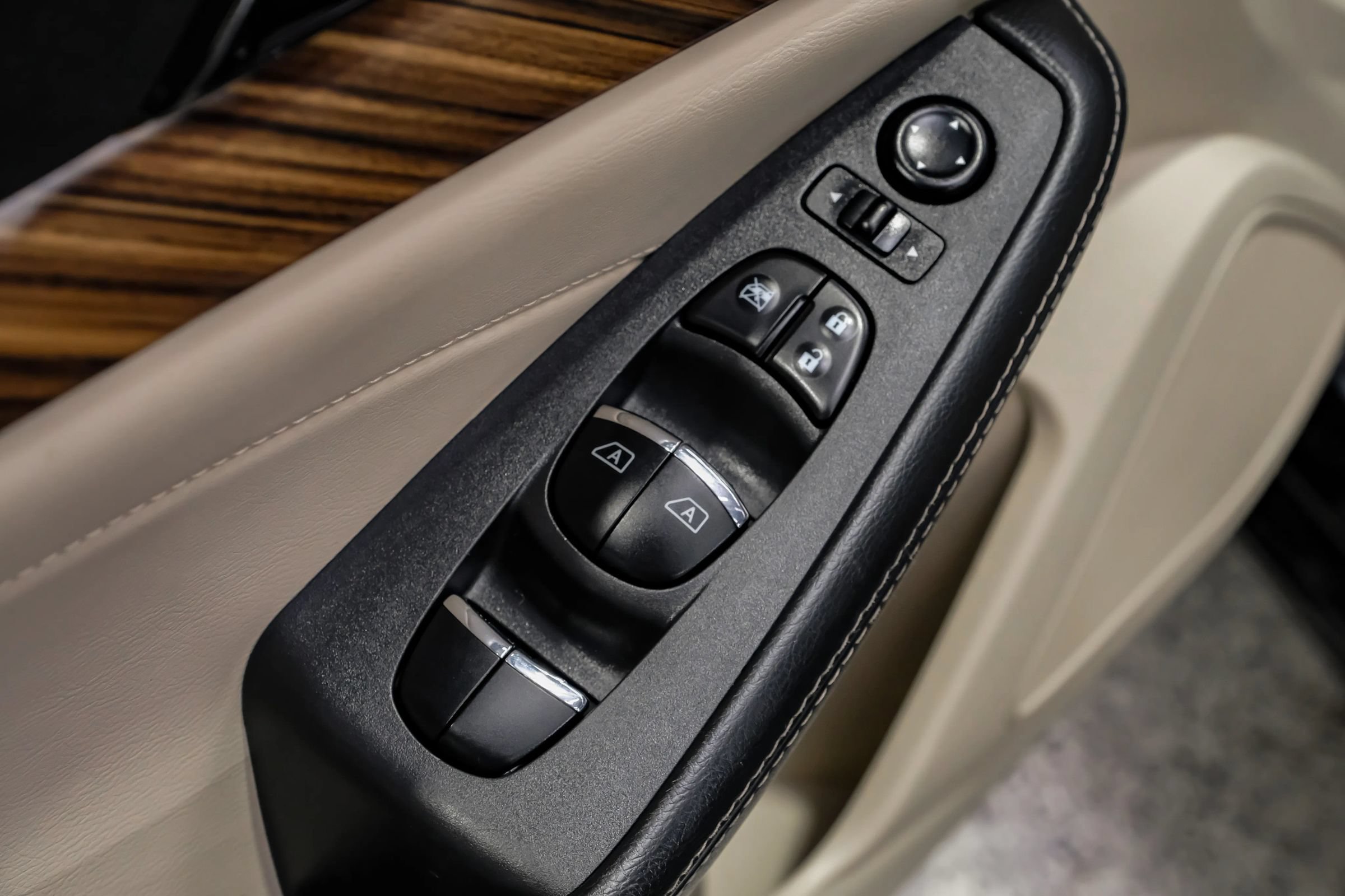 Used 2016 Nissan Maxima Platinum FWD image 42