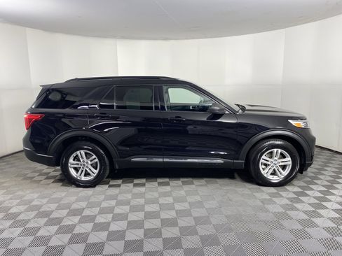 Used 2021 Ford Explorer XLT w/ Equipment Group 202A image 7