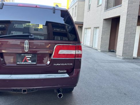 Used 2010 Lincoln Navigator 4WD image 6