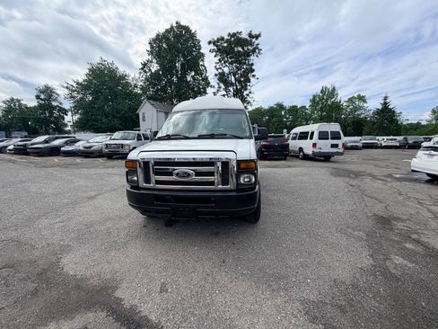 Used 2014 Ford E-250 and Econoline 250 Extended w/ Power Group RWD image 18