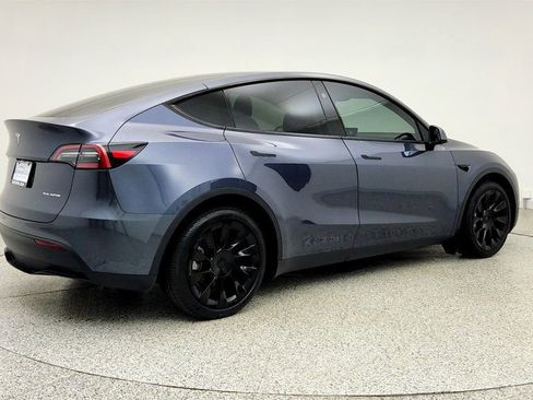 Used 2023 Tesla Model Y Long Range AWD/4WD image 5
